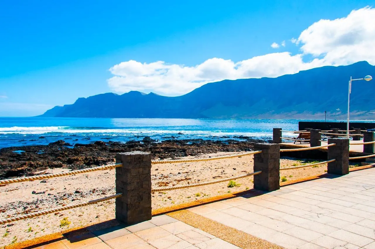 Arena Y El Mar Apartment Famara 0*,  Spain